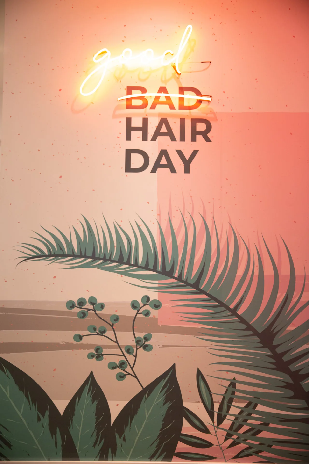 Painel neon good hair day em uma unidade bLOw