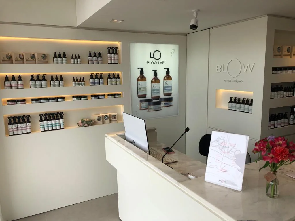 Recepção com a linha de produtos bLOw LAB
